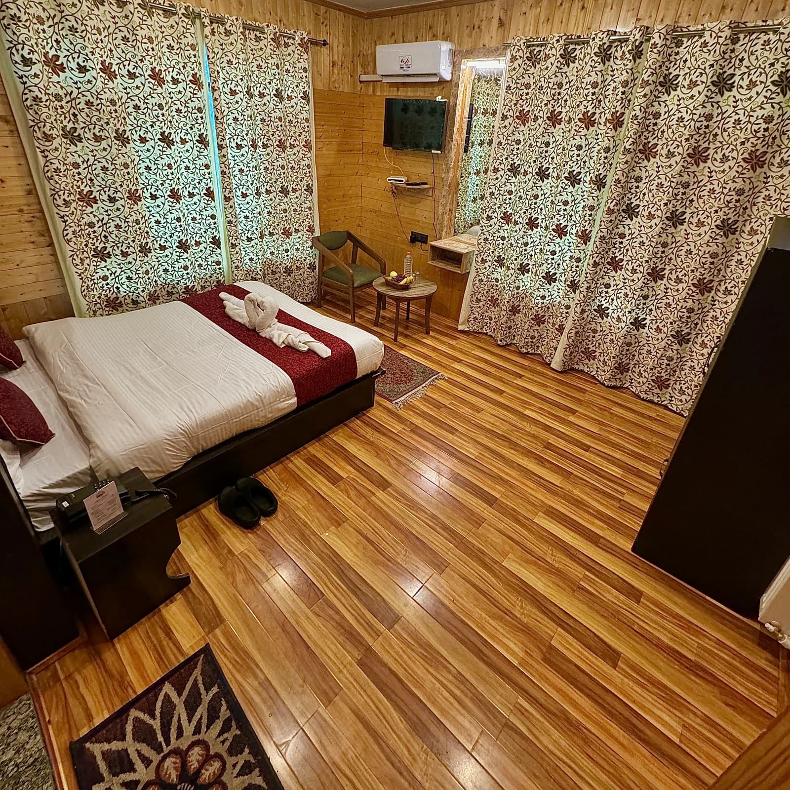 Freshly prepared dining at Hotel Gulmarg House
